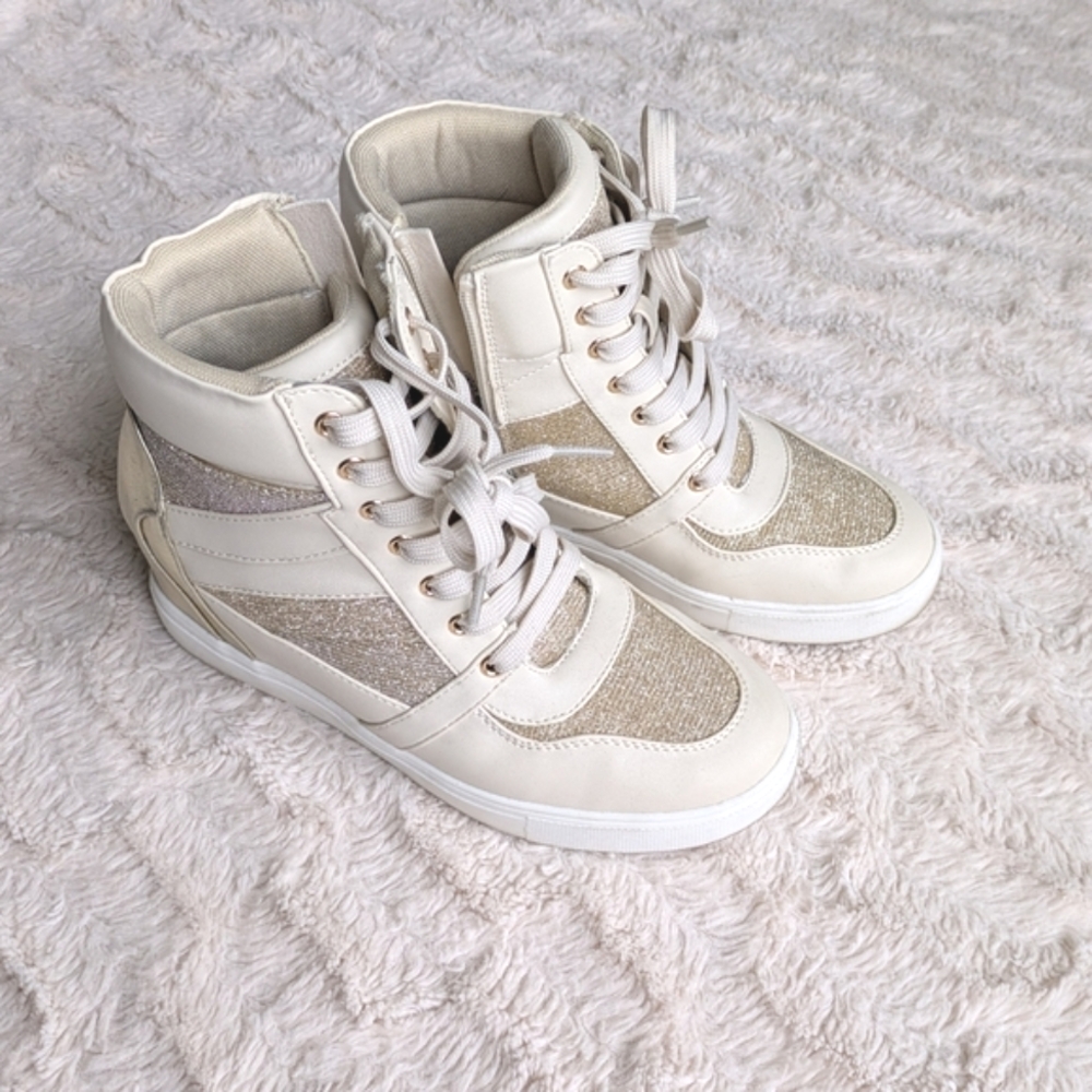 BCBGeneration Women's Cream and Gold Glitter Sneakers